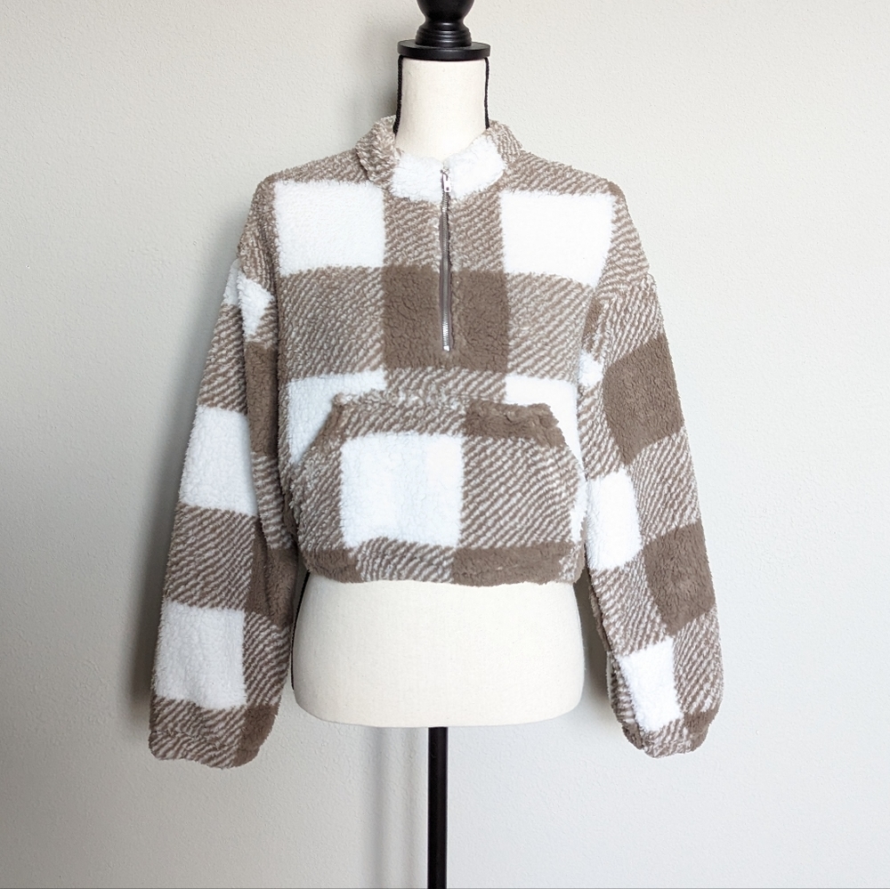 Light brown and white buffalo plaid Sherpa half zip cropped sweater size M
